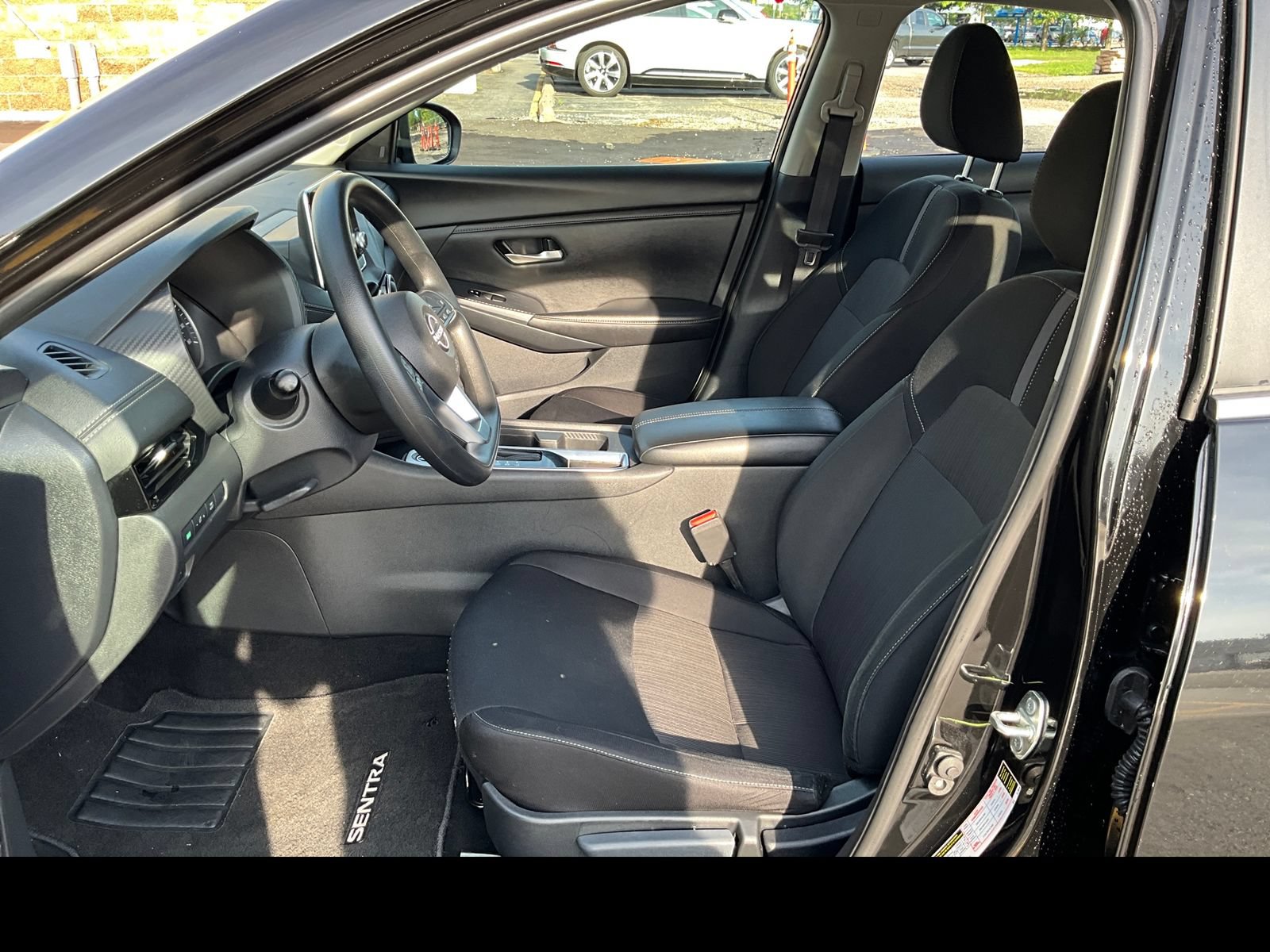 Used 2025 Nissan Sentra SV FWD image 2
