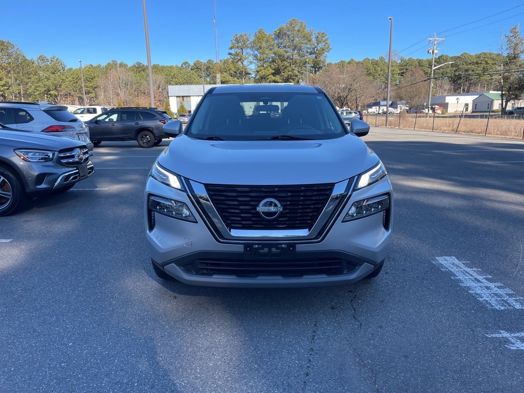 Used 2023 Nissan Rogue SV image 3
