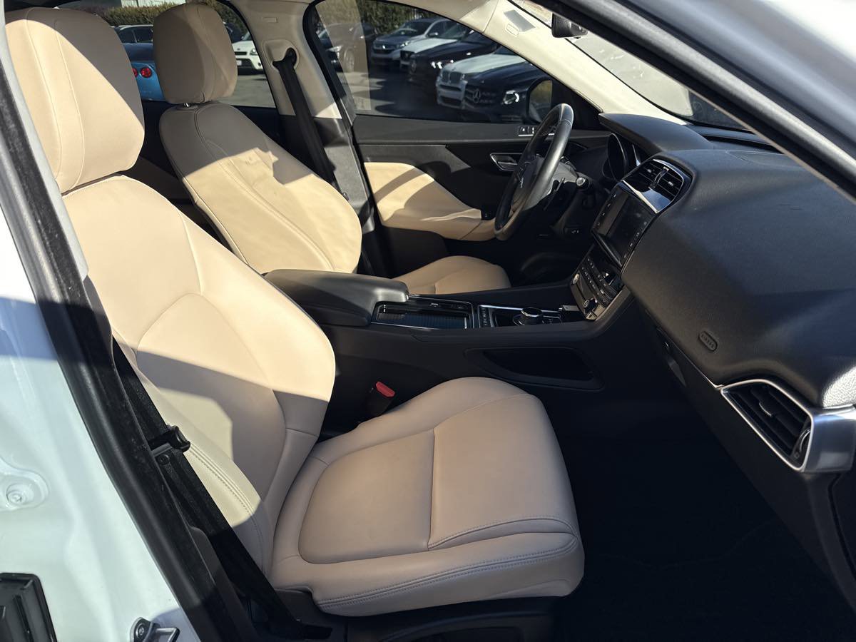 Used 2018 Jaguar F-PACE Premium image 20