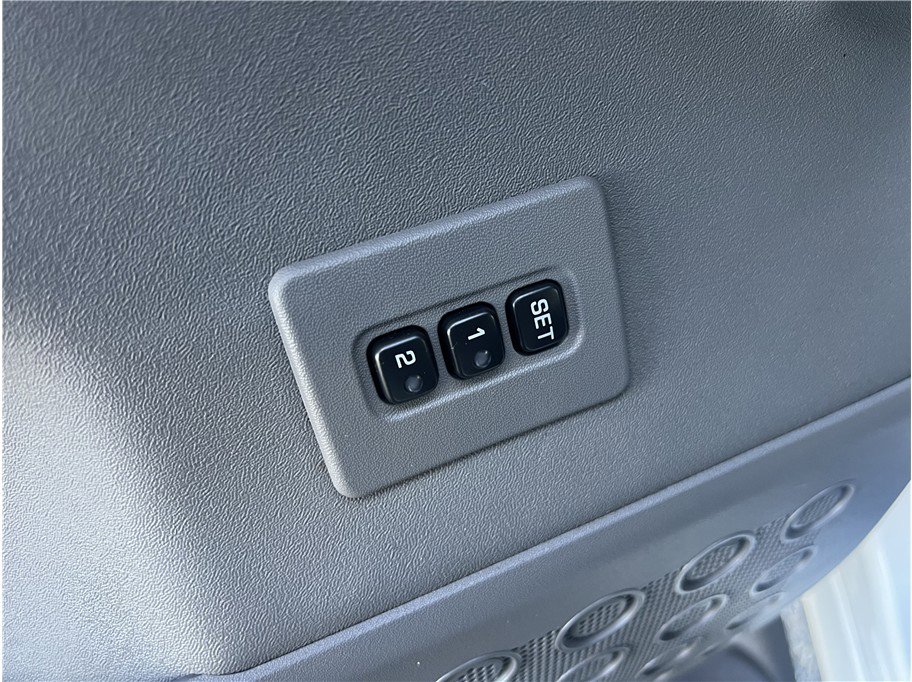 Used 2005 Nissan Titan LE w/ (U01) Nissan Navigation Pkg image 24