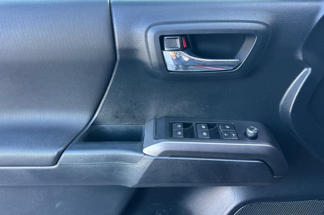 Used 2016 Toyota Tacoma TRD Off-Road w/ Towing Package RWD image 12