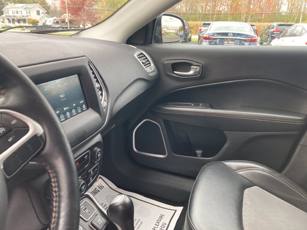 Used 2019 Jeep Compass Latitude w/ Cold Weather Group AWD/4WD image 15