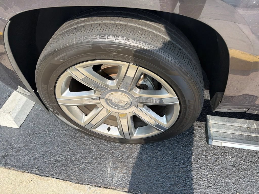 Used 2017 Cadillac Escalade Premium Luxury AWD/4WD image 6
