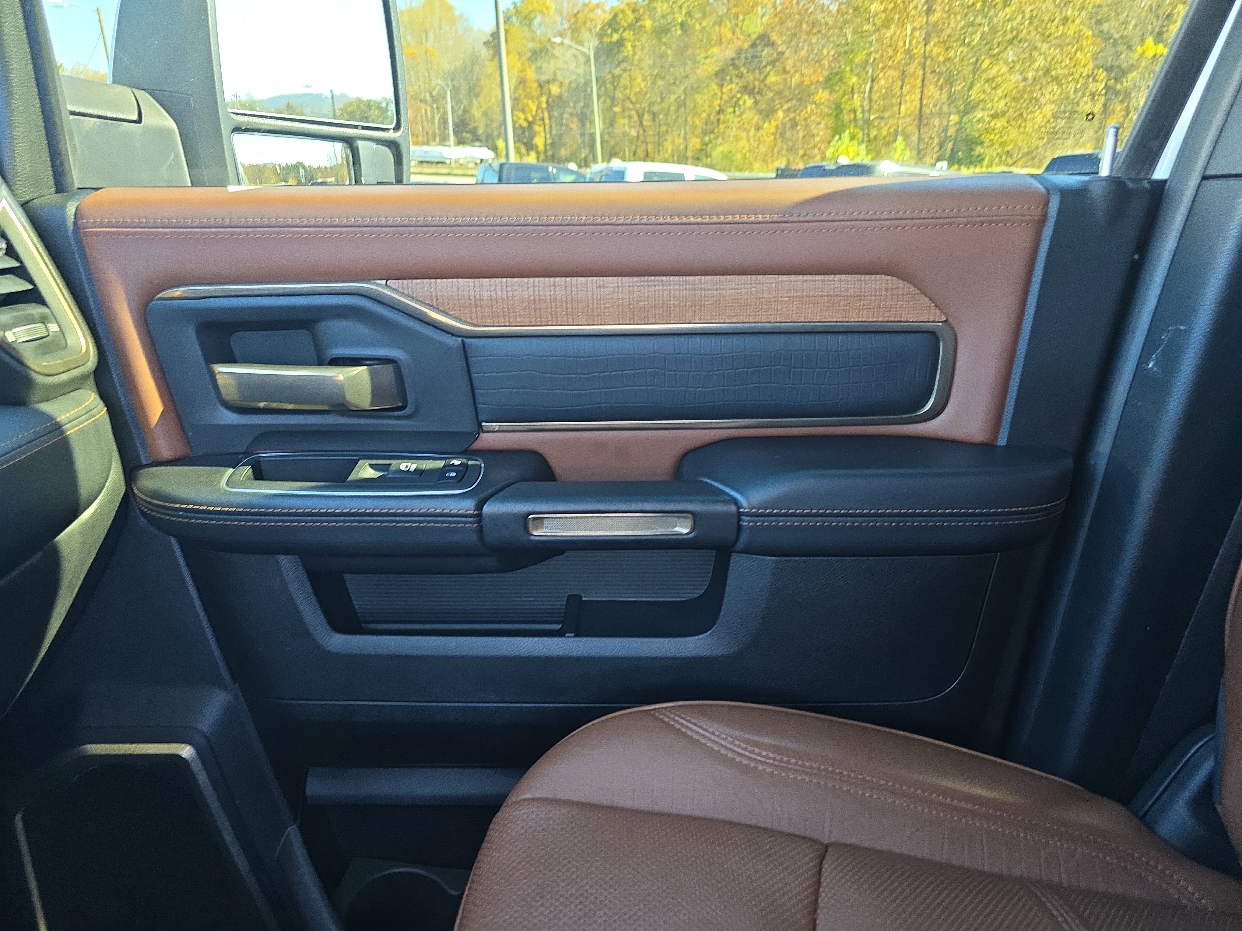 Used 2023 RAM 3500 Limited image 24