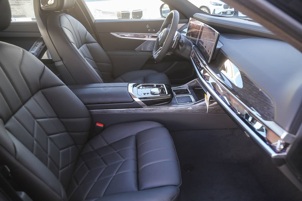 Used 2026 BMW 750e xDrive w/ Premium Package AWD/4WD image 13
