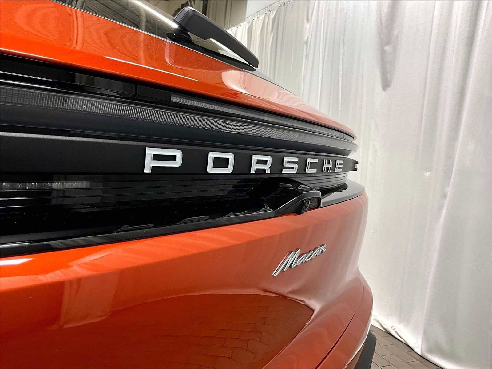 Used 2025 Porsche Macan Electric image 34