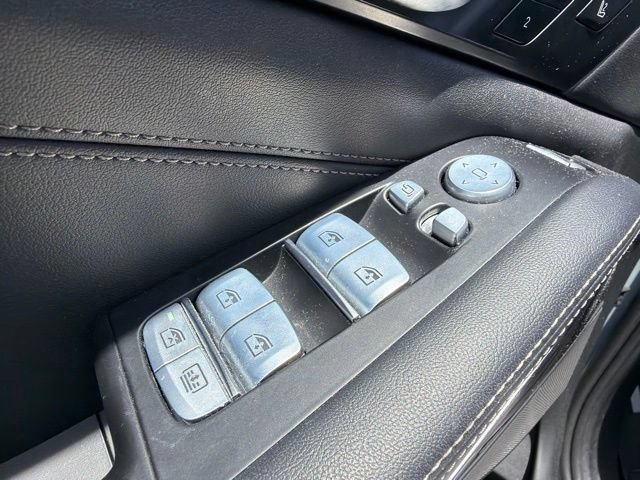 Used 2024 BMW X7 xDrive40i w/ M Sport Package AWD/4WD image 12
