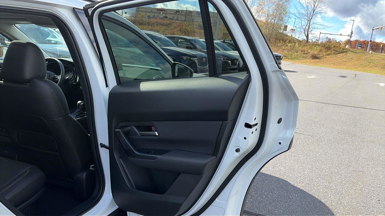 New 2025 MAZDA CX-50 AWD 2.5 Hybrid w/ Weather Package image 30