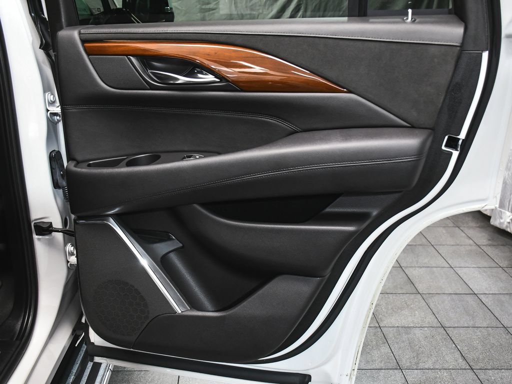 Used 2020 Cadillac Escalade Luxury AWD/4WD image 15