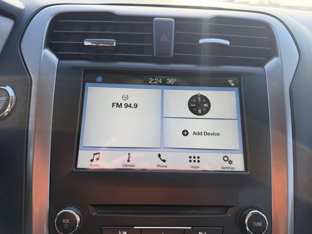 Used 2018 Ford Fusion SE w/ Fusion SE Technology Package image 33