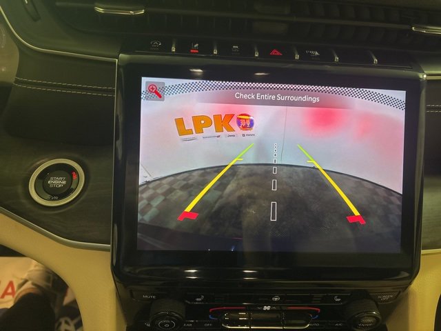 Used 2023 Jeep Grand Cherokee Limited image 38