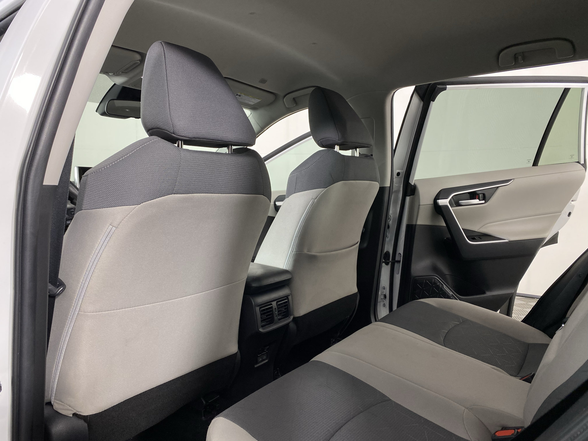 Used 2025 Toyota RAV4 XLE FWD image 25