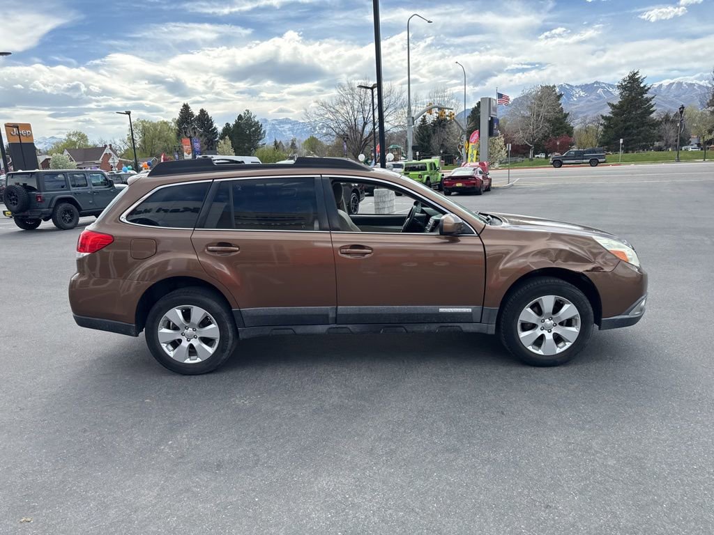 Used 2011 Subaru Outback 2.5i Premium AWD/4WD image 6
