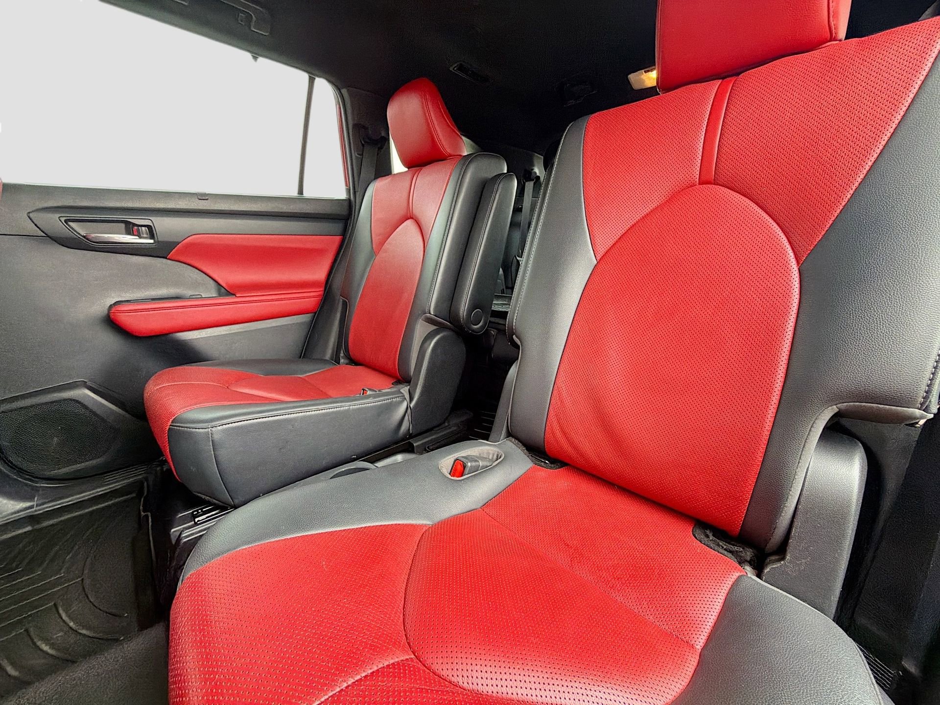 Used 2021 Toyota Highlander XSE image 25