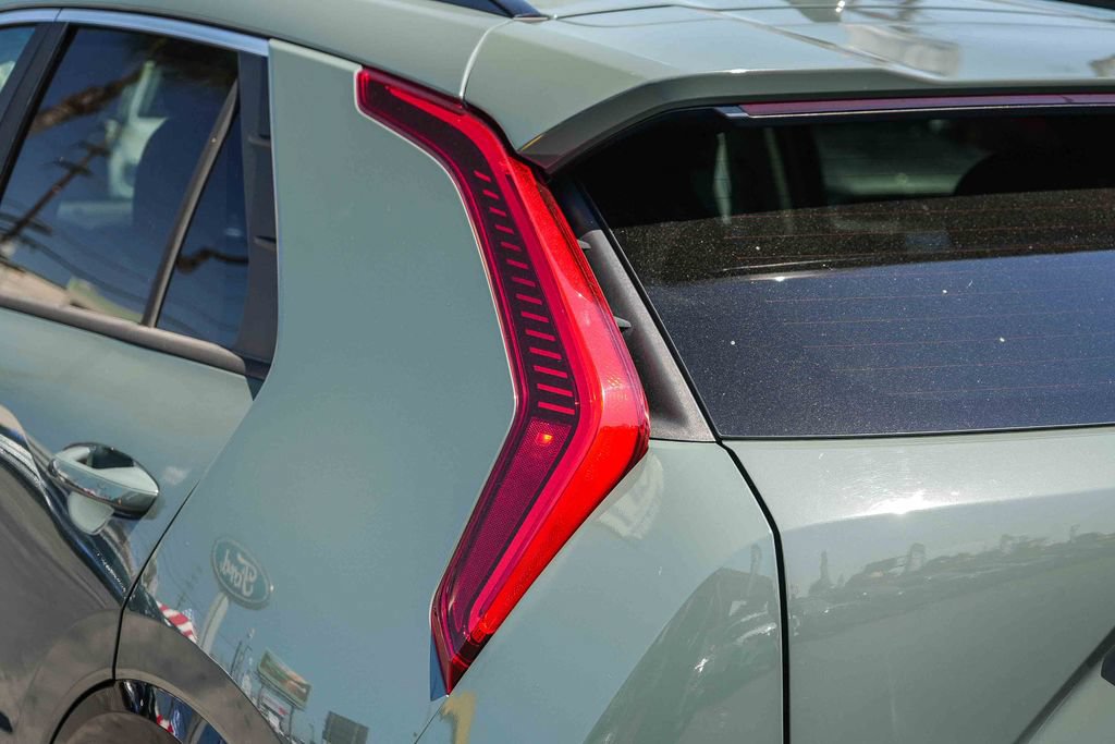 Used 2024 Kia Niro Wind FWD image 11