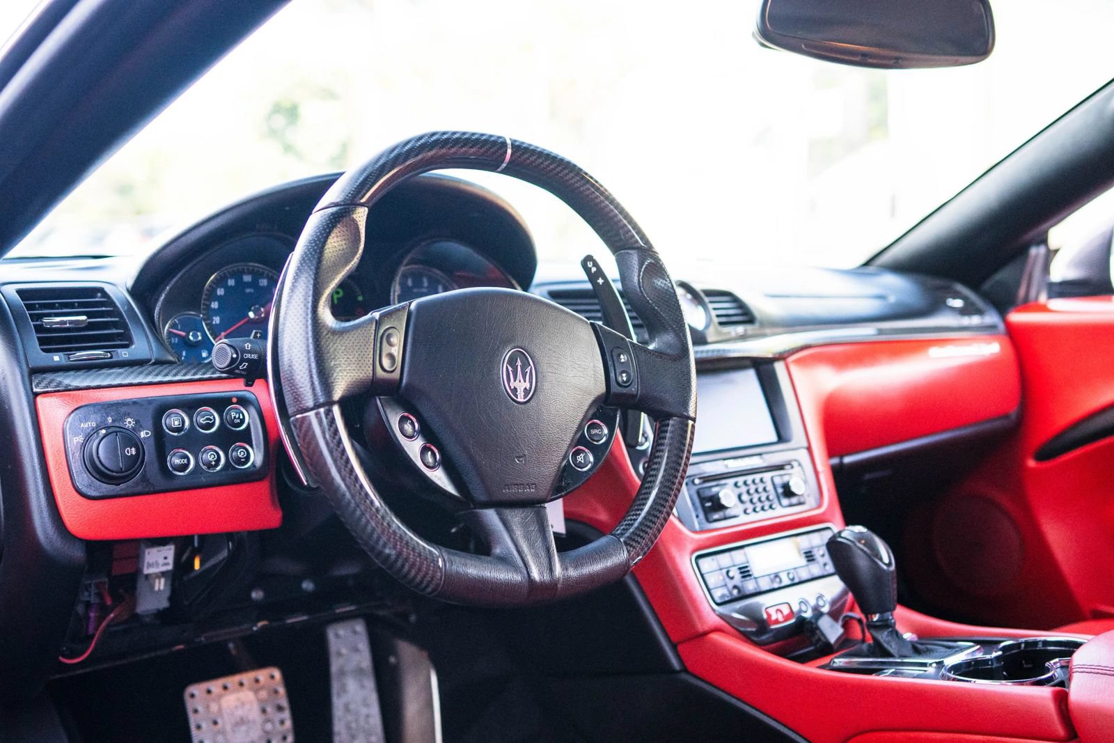 Used 2015 Maserati GranTurismo MC RWD image 21