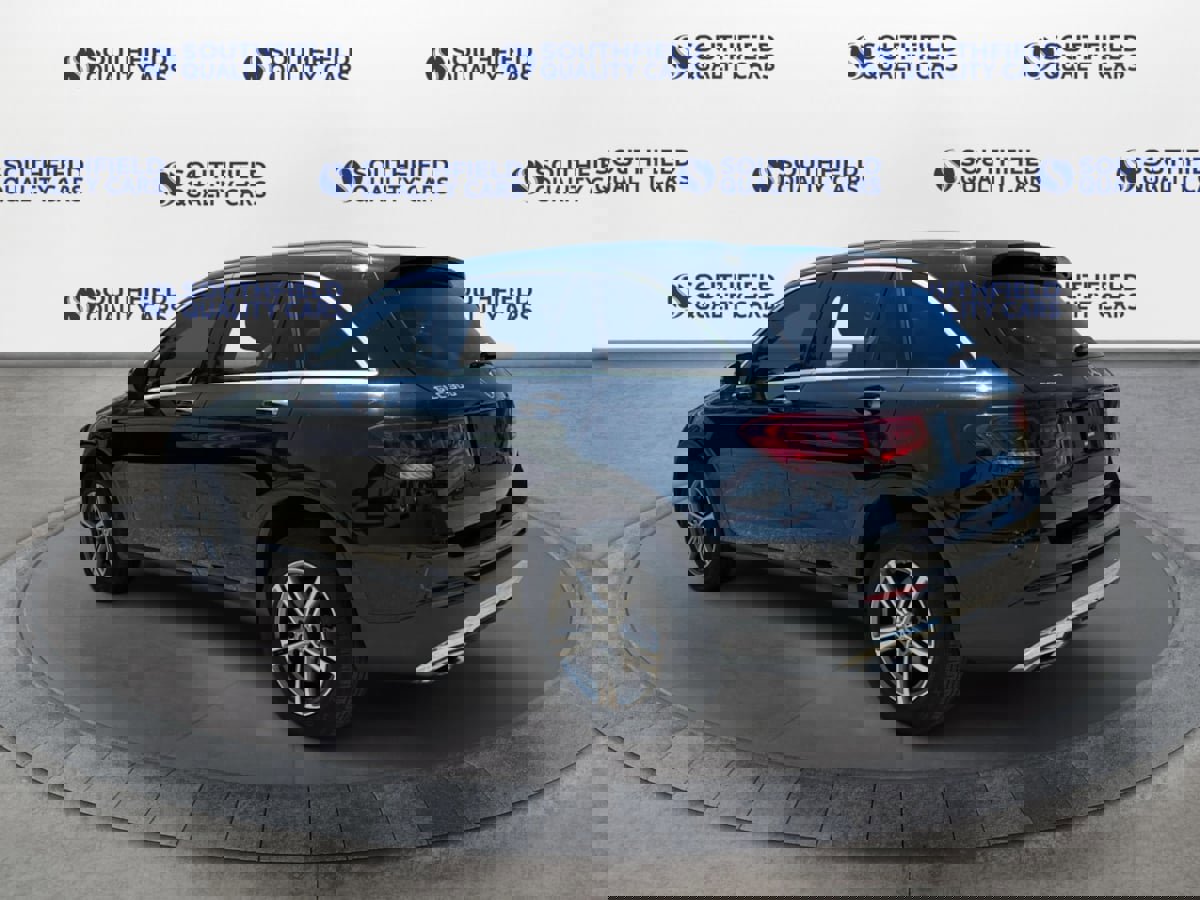 Used 2020 Mercedes-Benz GLC 300 4MATIC w/ Premium Package image 4