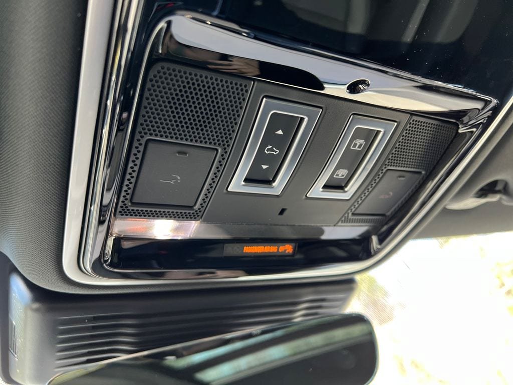 New 2026 Land Rover Range Rover Velar Dynamic SE AWD/4WD image 21