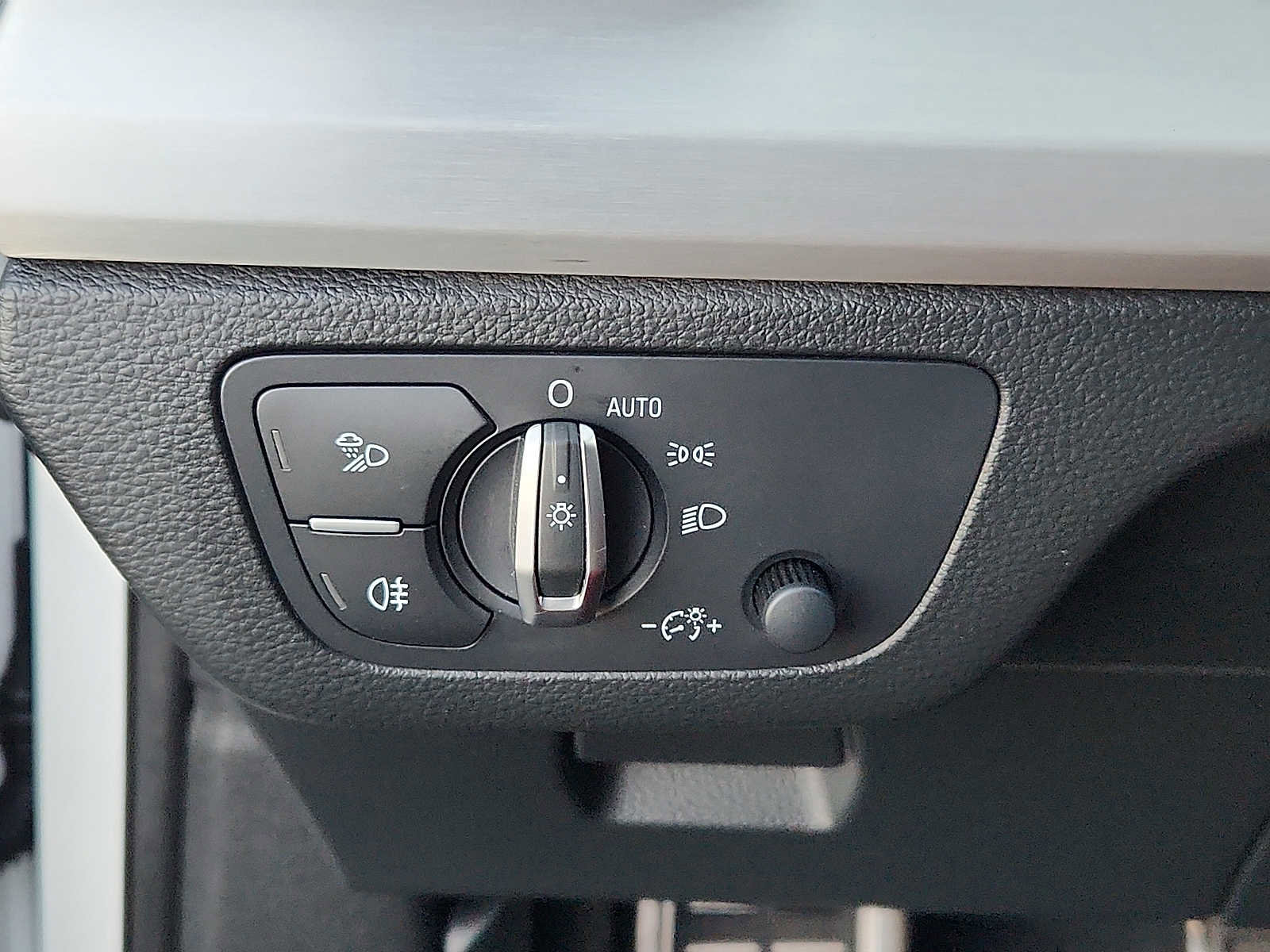 Used 2020 Audi SQ5 Premium Plus w/ Premium Plus Package image 22