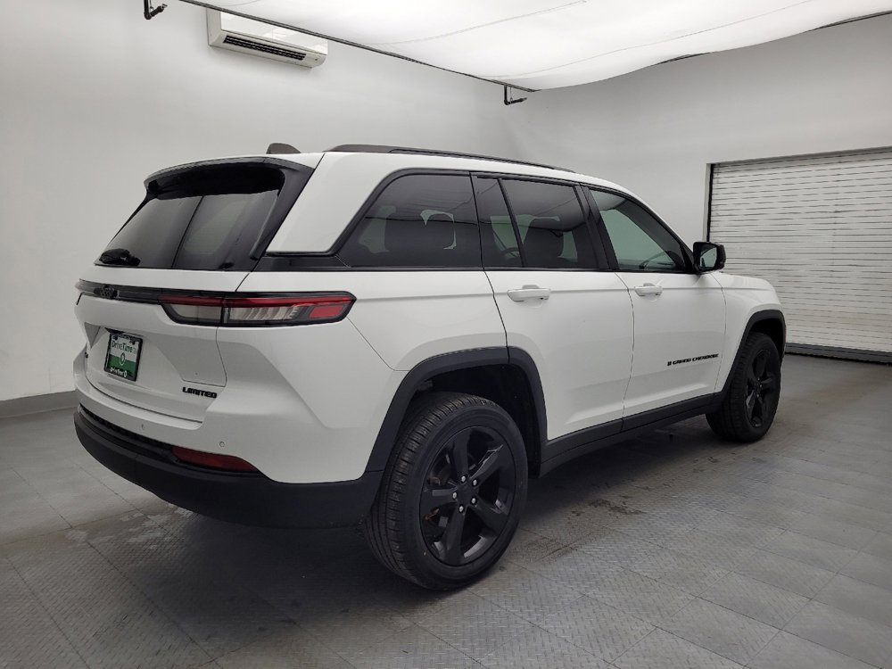 Used 2023 Jeep Grand Cherokee Limited w/ Black Appearance Package AWD/4WD image 9