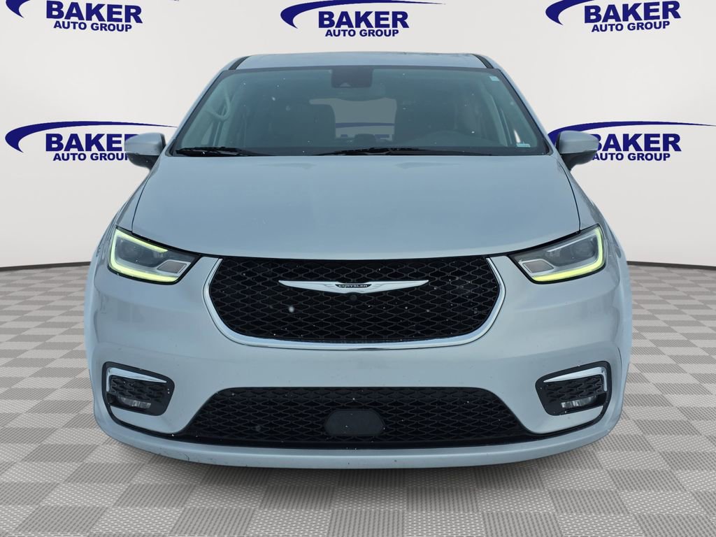 Used 2023 Chrysler Pacifica Touring-L image 8