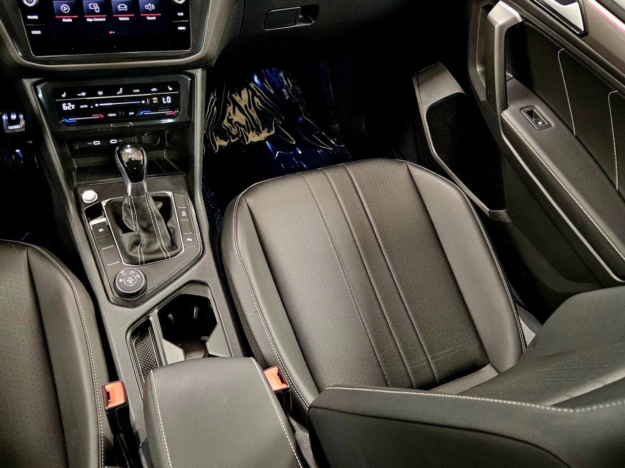 Used 2024 Volkswagen Tiguan SE R-Line image 14