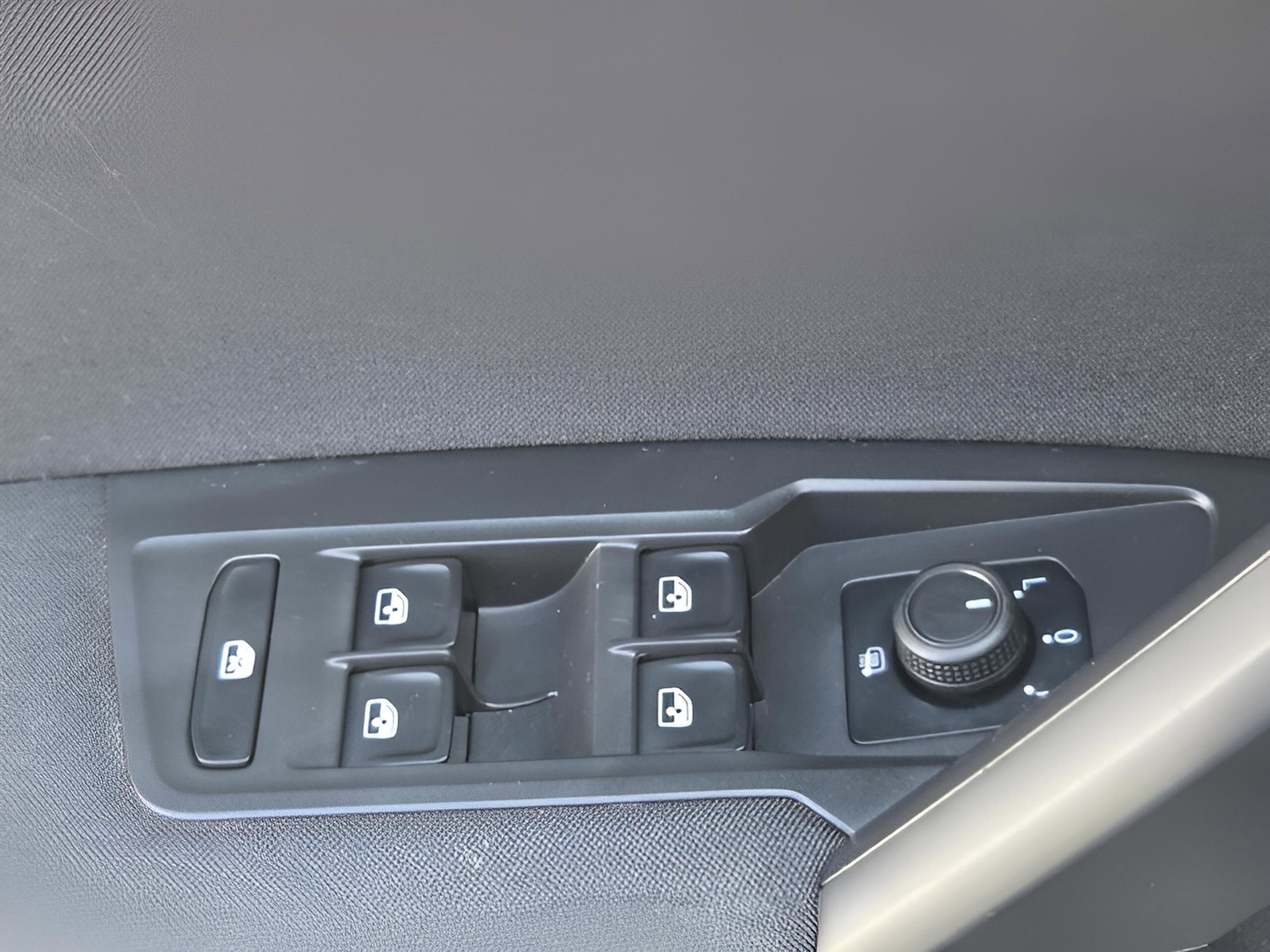 Used 2019 Volkswagen Tiguan S w/ Driver Assistance Package image 26