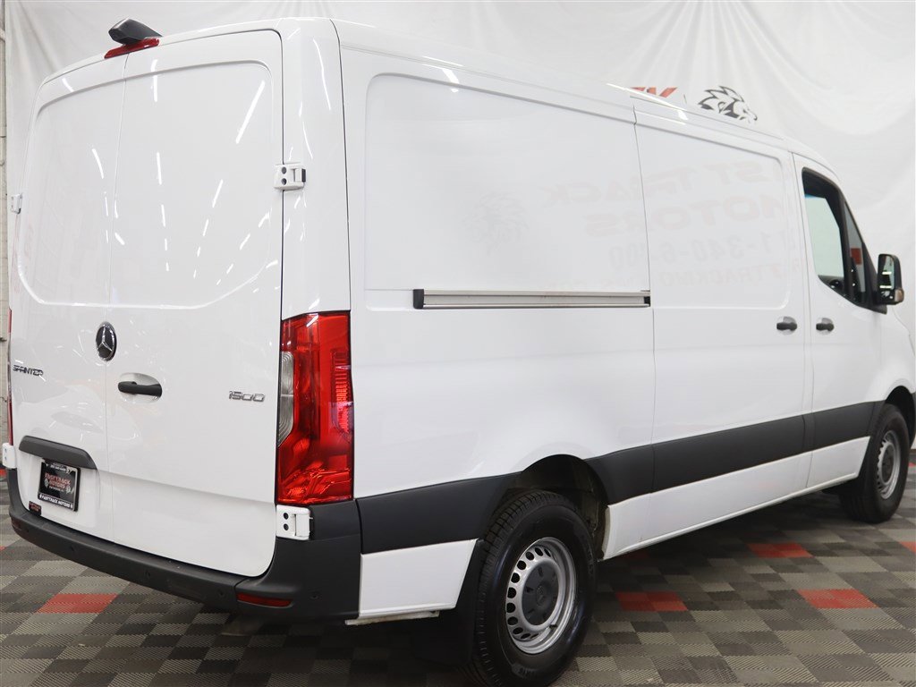 Used 2022 Mercedes-Benz Sprinter 1500 image 6