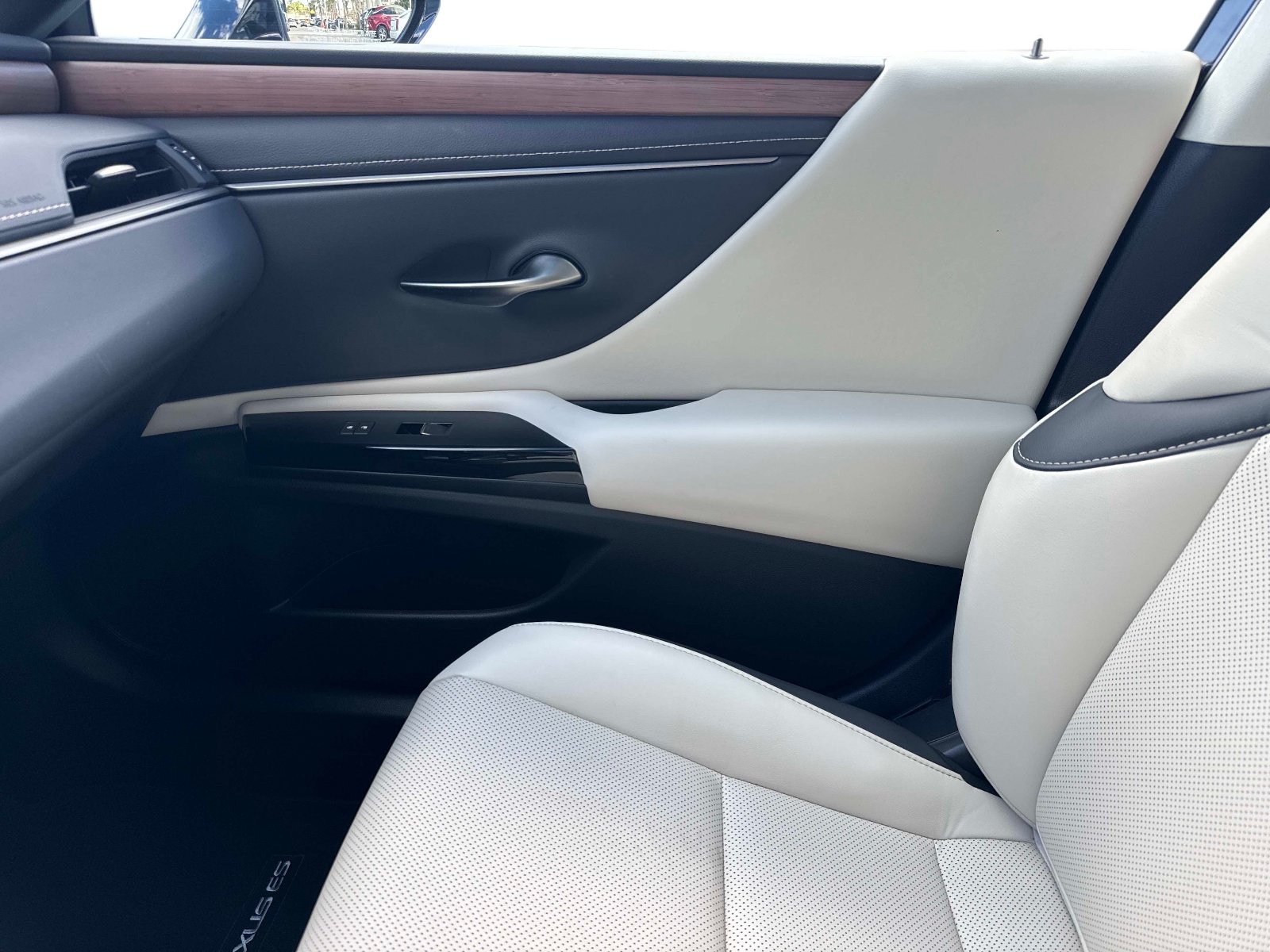 Certified 2024 Lexus ES 350 w/ Premium Package FWD image 22