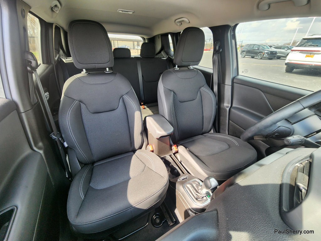 Used 2023 Jeep Renegade Latitude w/ Premium Group AWD/4WD image 28
