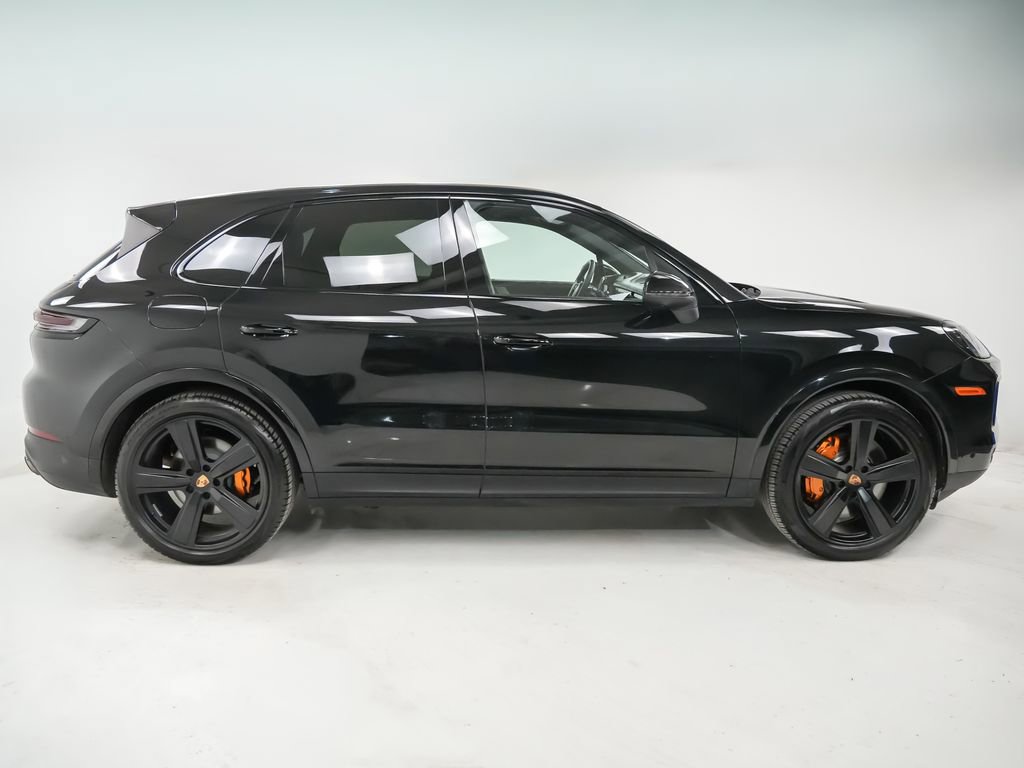 Used 2025 Porsche Cayenne E-Hybrid w/ Premium Package image 9