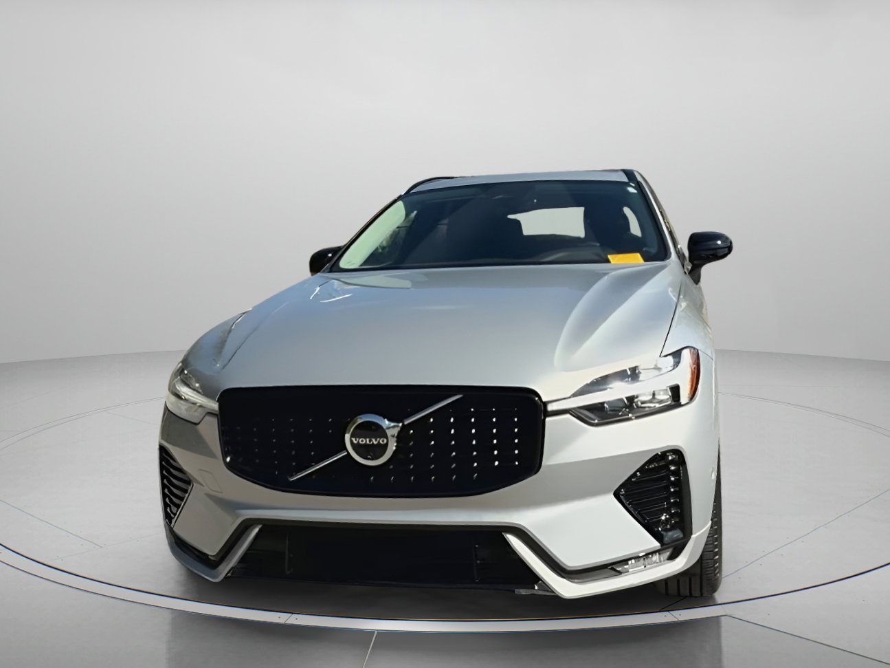 Used 2025 Volvo XC60 B5 Plus image 8