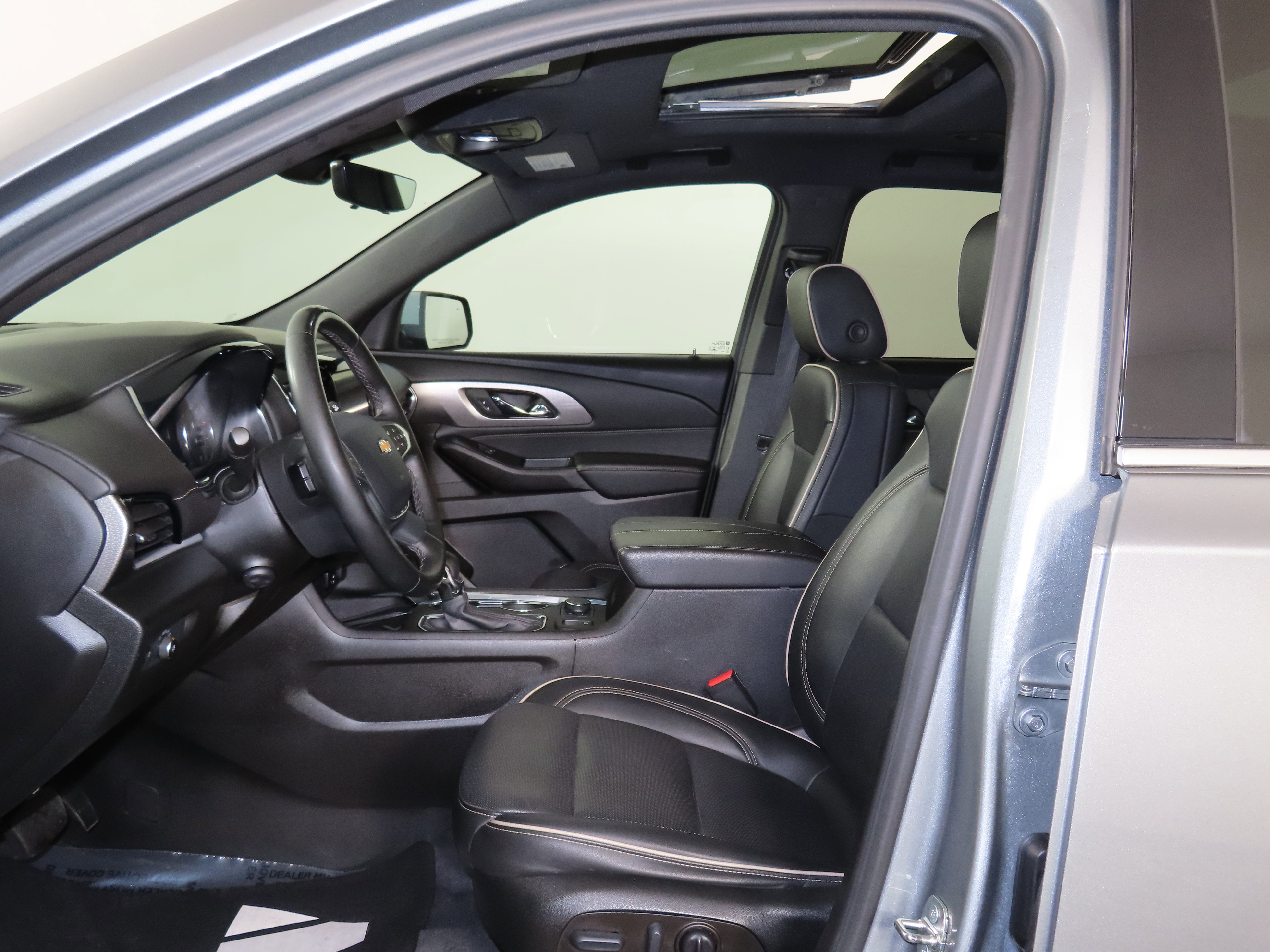 Used 2023 Chevrolet Traverse Premier AWD/4WD image 37