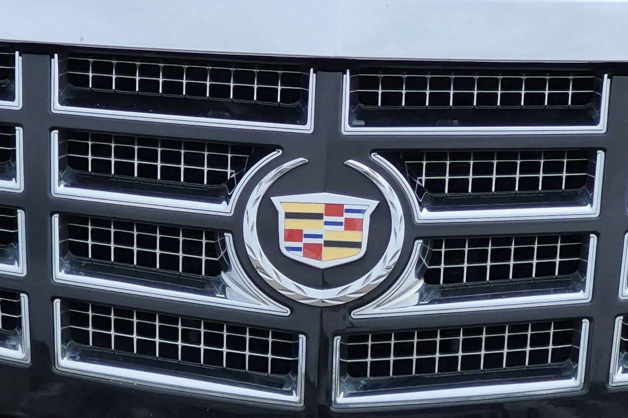 Used 2010 Cadillac Escalade Luxury AWD/4WD image 10