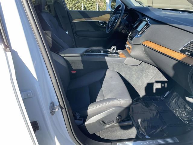 Used 2025 Volvo XC90 B6 Plus image 29