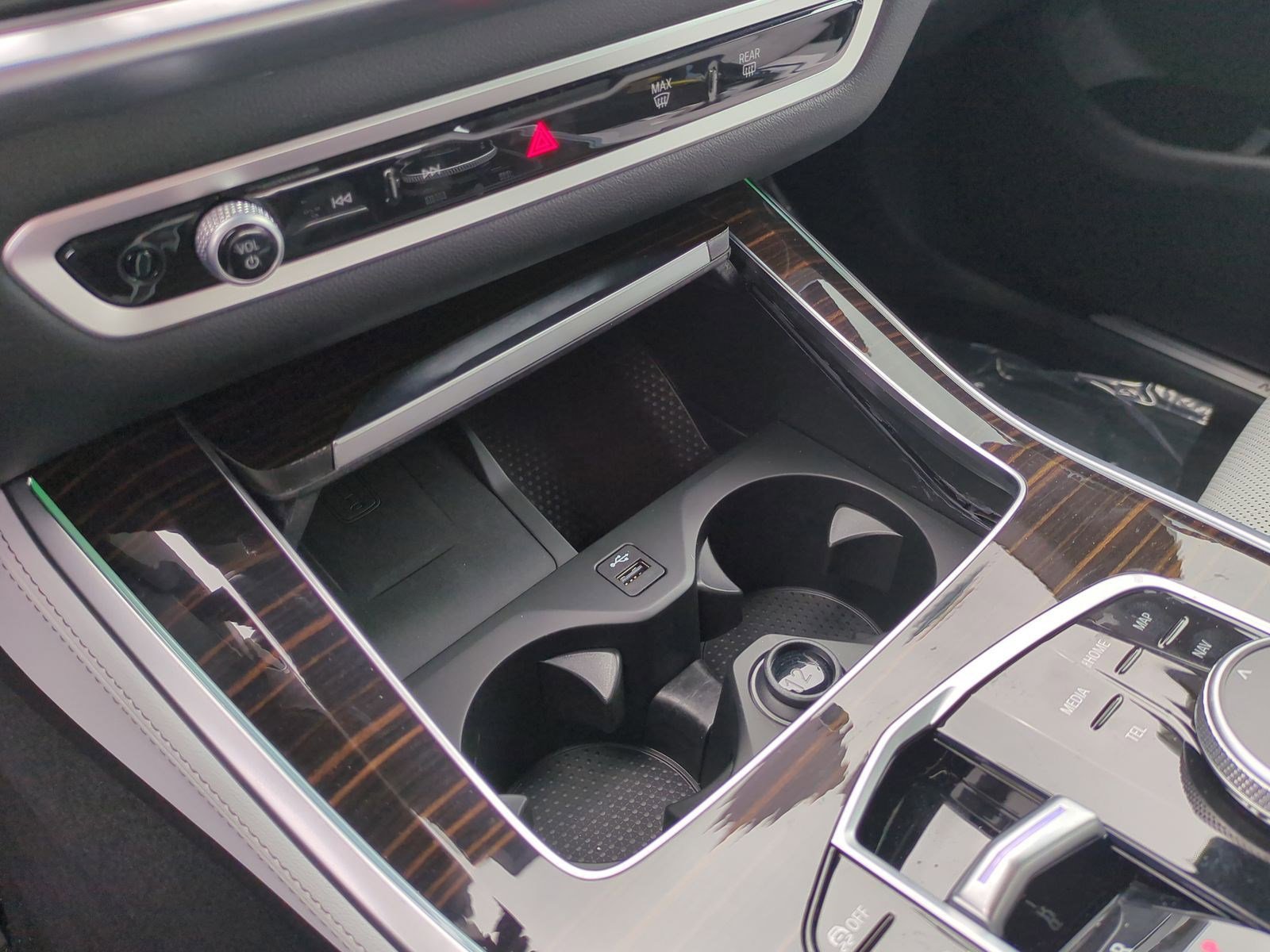 Used 2025 BMW X5 xDrive50e w/ Premium Package image 29