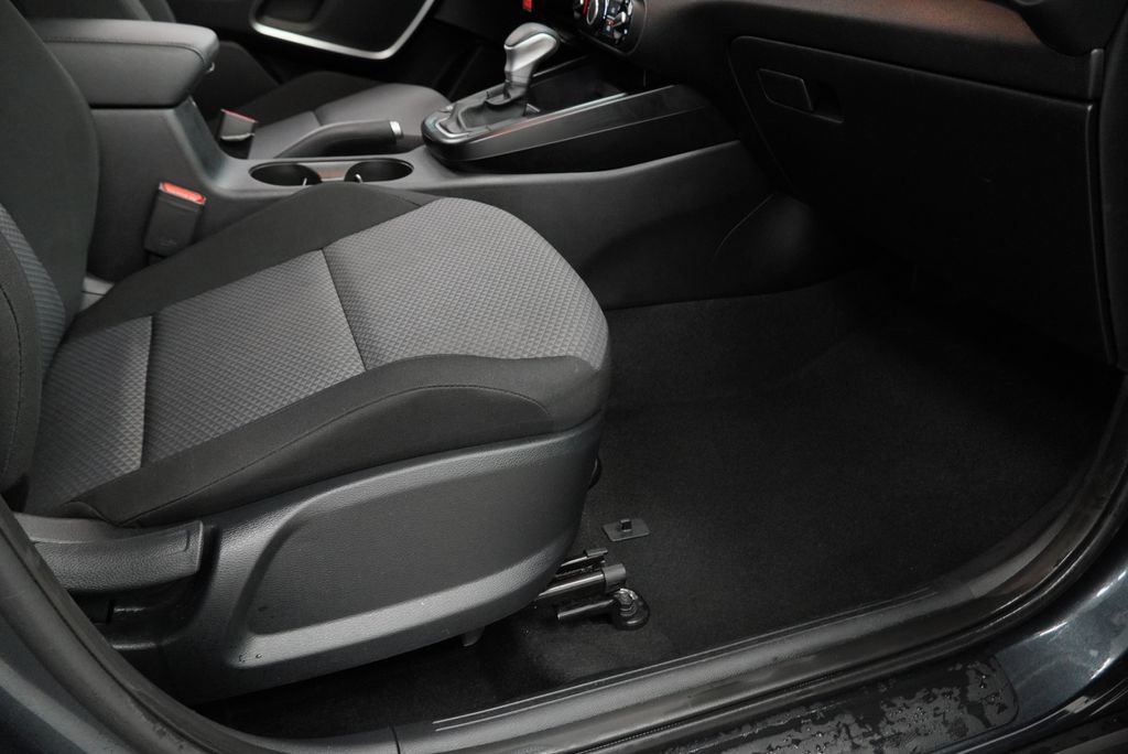 Used 2025 Kia Soul LX w/ LX Technology Package FWD image 31