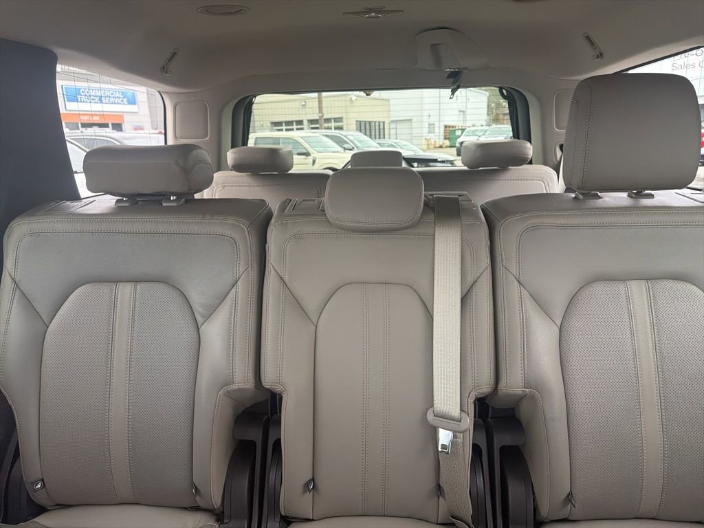 Used 2020 Ford Expedition Limited image 14