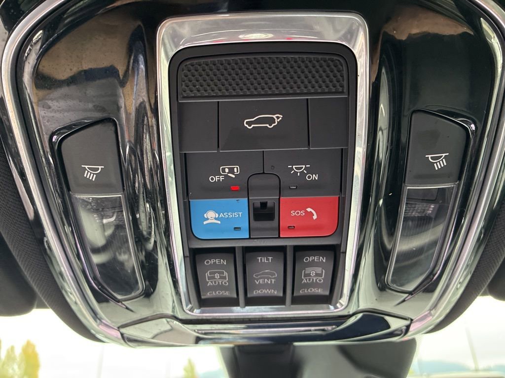 Used 2022 Jeep Grand Cherokee Overland w/ MOPAR Finishing Package image 32