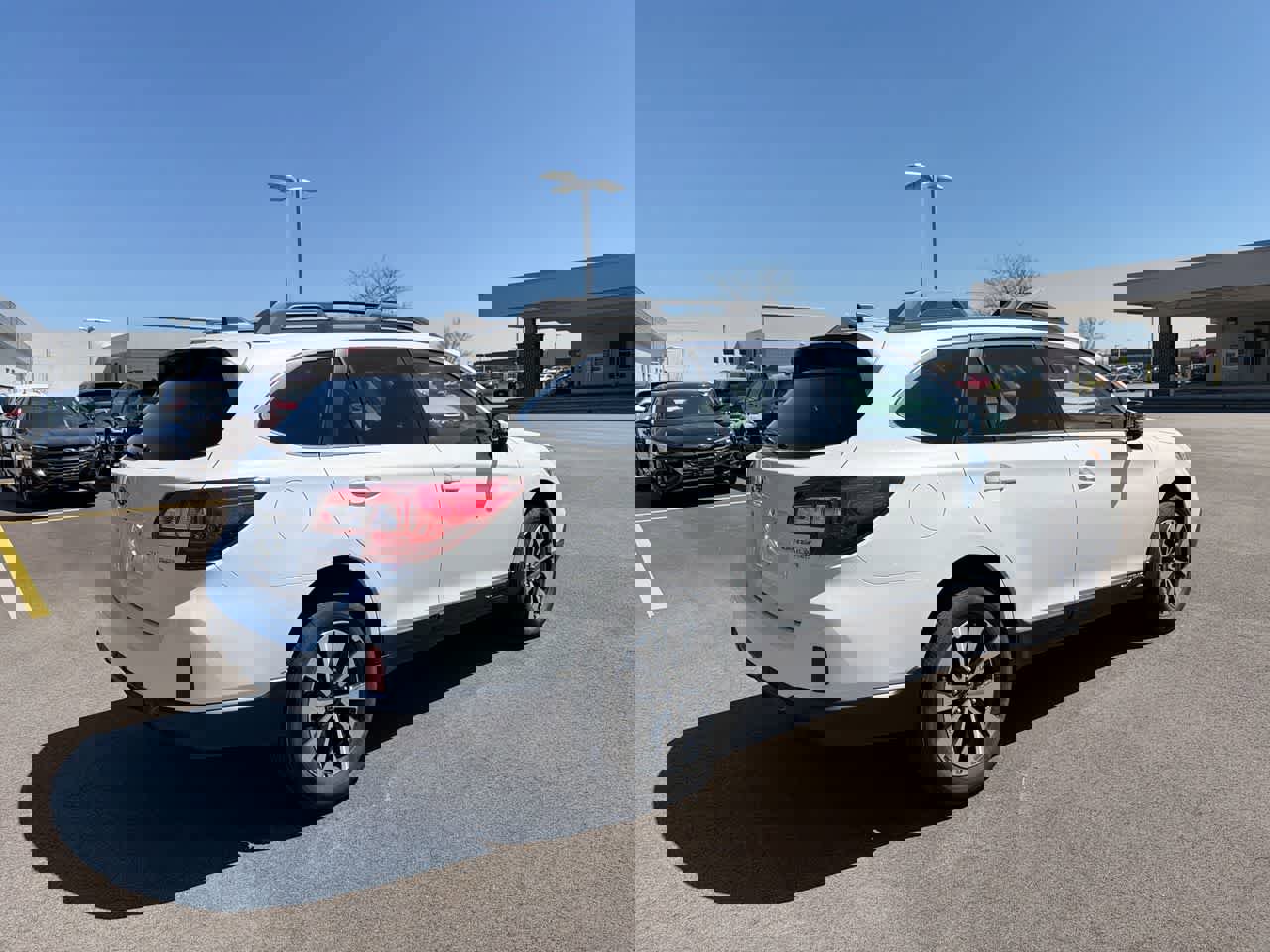 Used 2017 Subaru Outback 3.6R Limited image 13