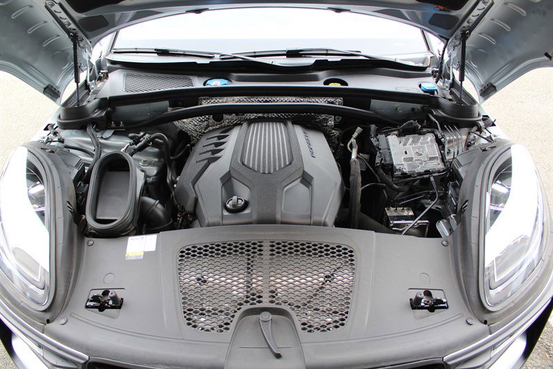 Used 2022 Porsche Macan AWD/4WD image 31