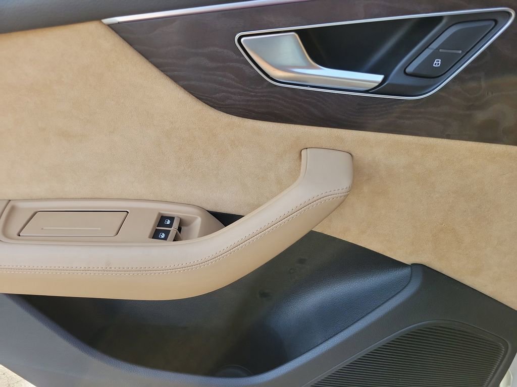 Used 2019 Audi Q8 Prestige image 8