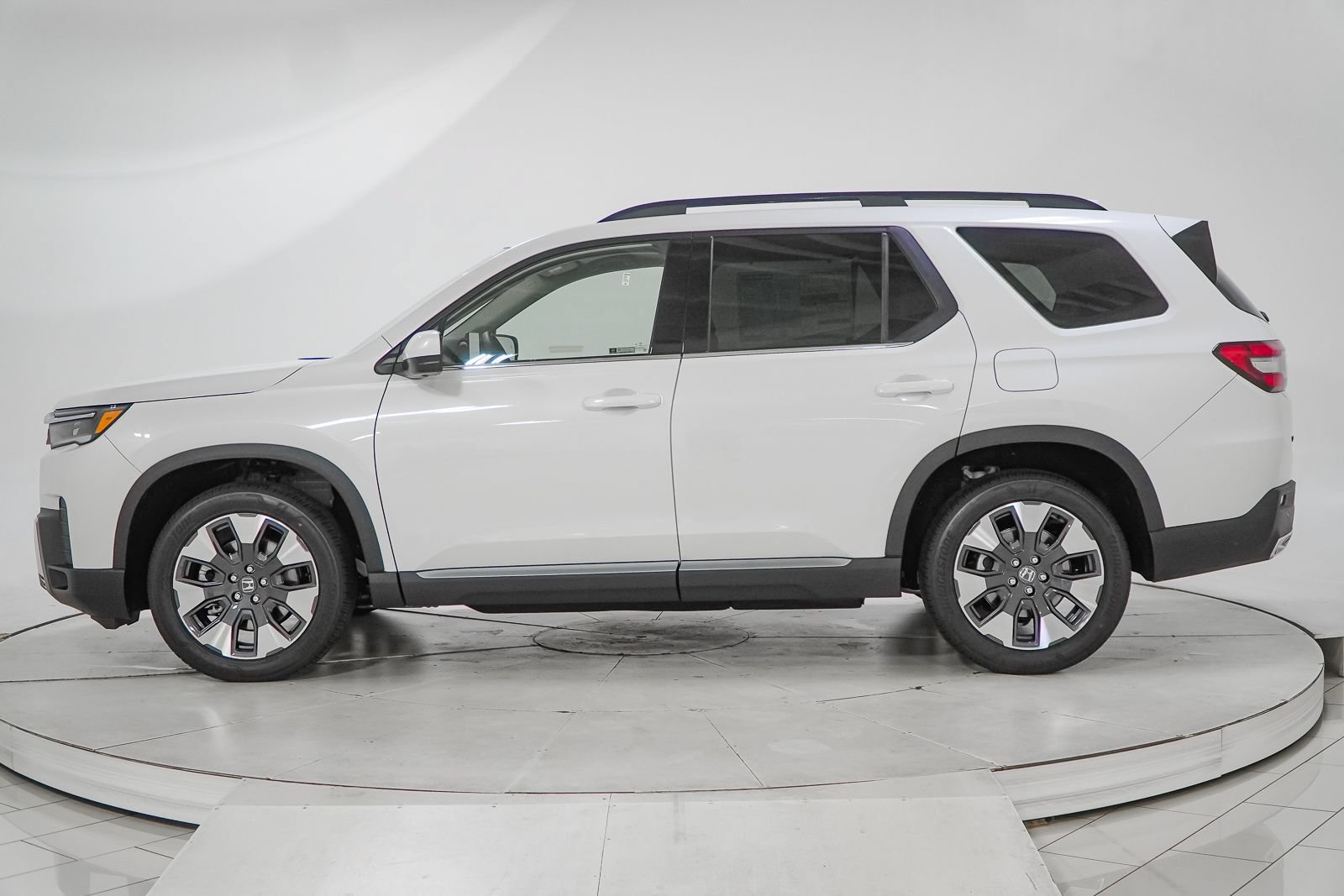 New 2026 Honda Pilot Touring image 5