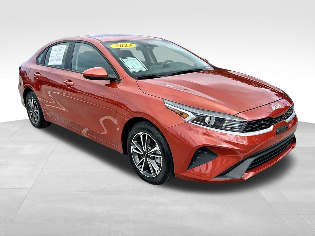 Used 2023 Kia Forte LXS image 3