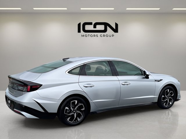 Used 2025 Hyundai Sonata SEL FWD image 4