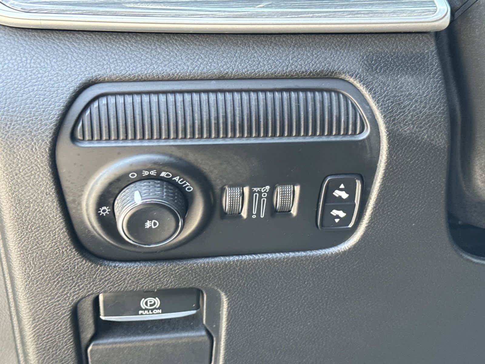 Used 2022 Jeep Wagoneer Series II AWD/4WD image 28