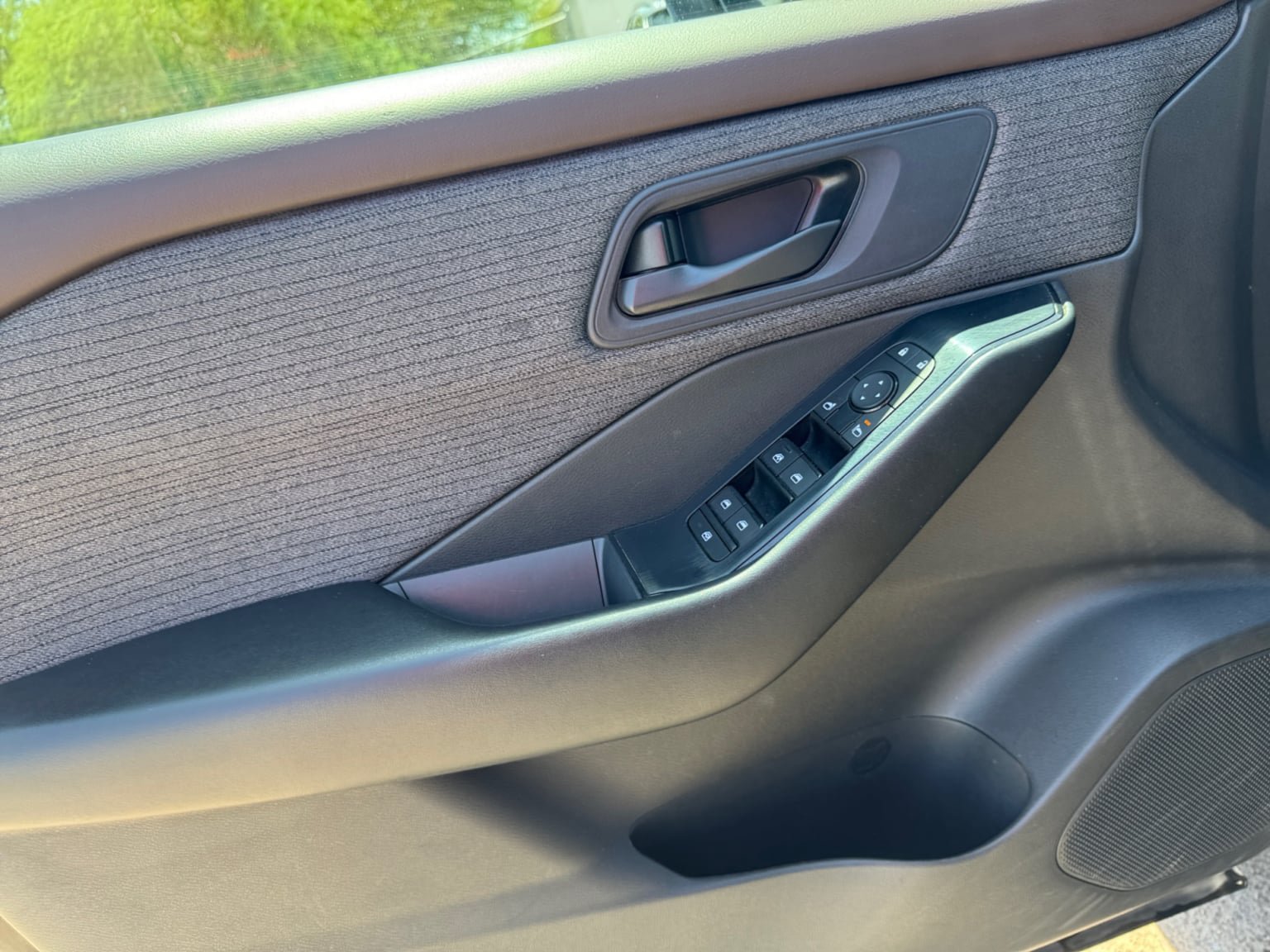 Used 2023 Nissan Rogue S FWD image 11