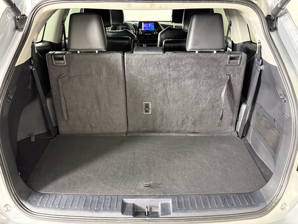 Used 2024 Toyota Highlander XLE FWD image 38