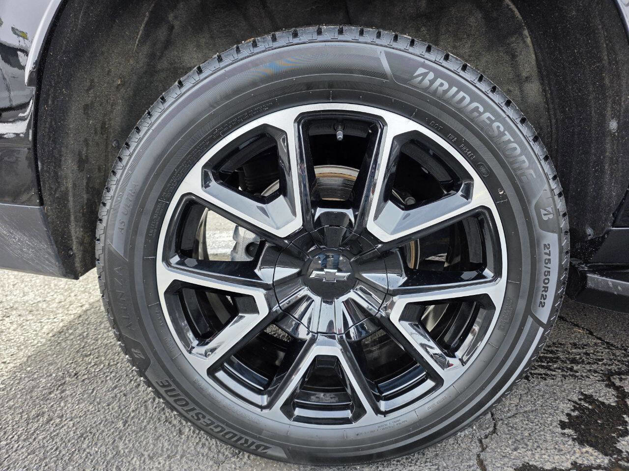 Used 2023 Chevrolet Suburban RST w/ Luxury Package AWD/4WD image 40