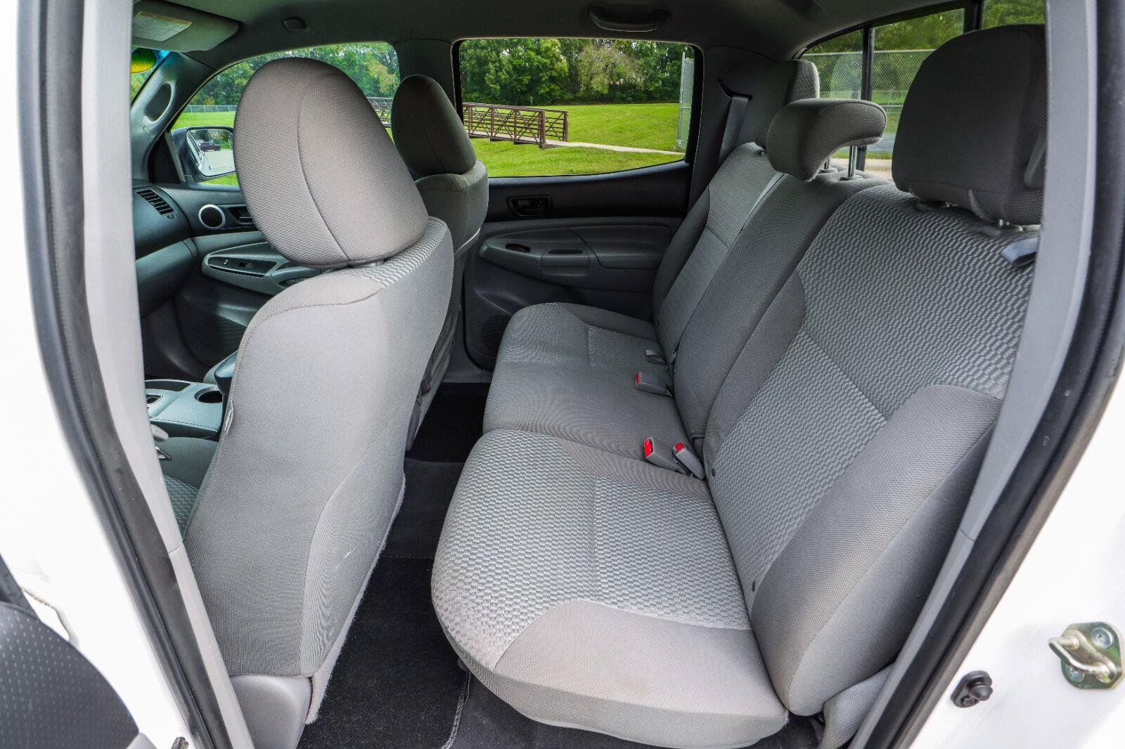 Used 2015 Toyota Tacoma 4x4 Double Cab w/ SR5 Package image 32